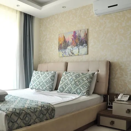 Apartmanhotel Happy Family 3*