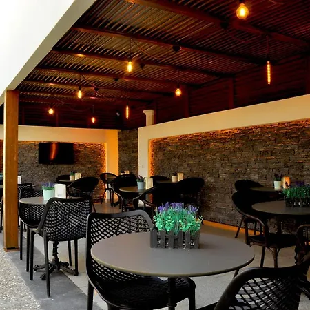 Aparthotel Happy Family 3*