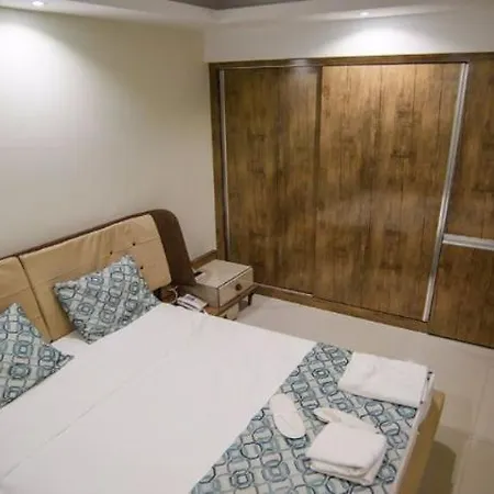 Aparthotel Happy Family 3*