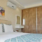 Happy Family Aparthotel