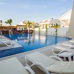 Happy Family Aparthotel