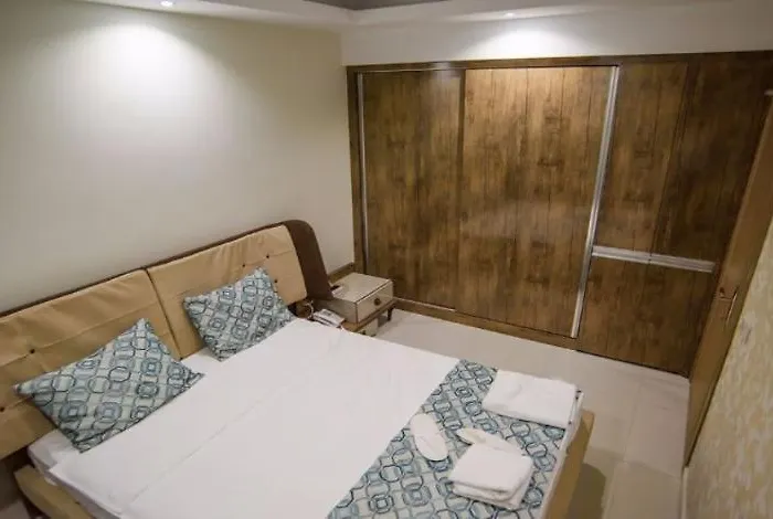 Aparthotel Happy Family 3*